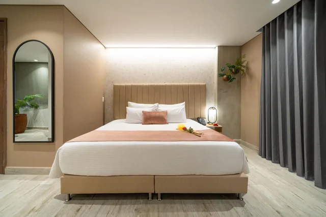 جناح بسرير كينج بشرفة بجاكوزي، Eutopiq Hotel 2/8