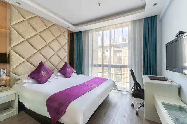 غرفة قياسية بسرير كينج وسرير كوين، Rong Le Business Hotel 1/1