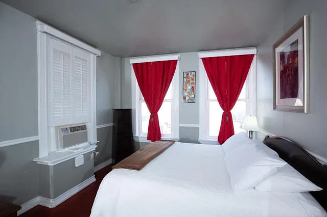 Deluxe, Queen Bed, Rialto Hotel 1/1
