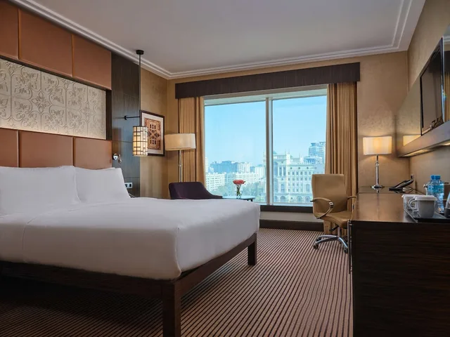 غرفة تنفيذية بسرير كينج، Hilton Baku 2/4
