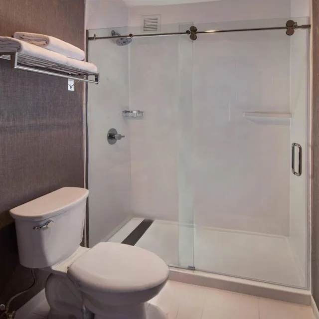 جناح بسريرين مزدوجين بحوض استحمام لذوي الإعاقة، Springhill Suites Herndon Reston 3/8