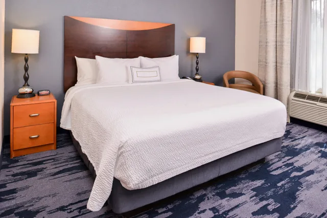 غرفة بسرير كينج، Fairfield Inn Suites Raleigh Durham Airport Brier Creek 1/4
