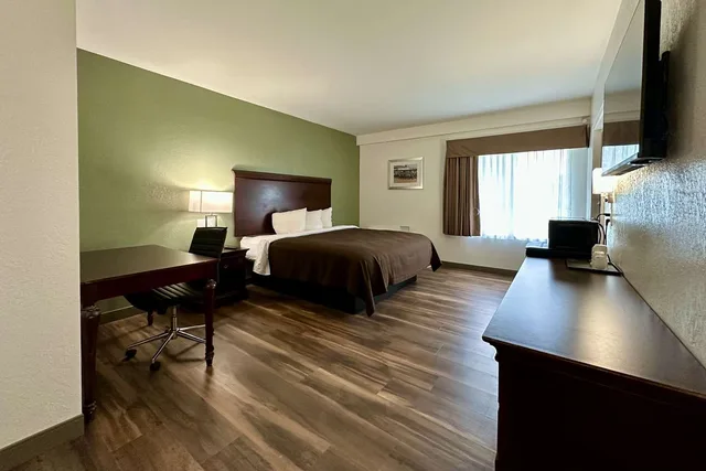 غرفة بسرير كوين، Quality Inn & Suites Albany Airport 3/6