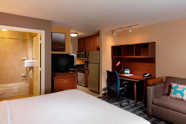 جناح استوديو بسرير كينج مع أريكة بحوض استحمام لذوي الإعاقة، TownePlace Suites By Marriott Houston North/Shenandoah 4/6