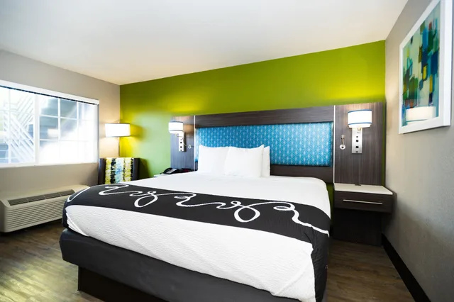 غرفة قياسية بسريرين كوين، Surestay Plus Hotel By Best Western Point Richmond 3/10