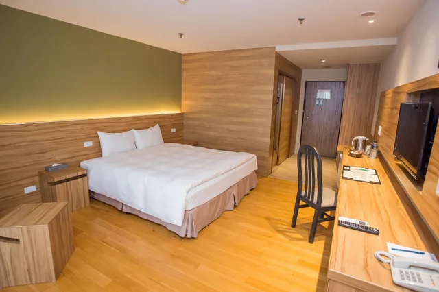 Standard, Queen Bed, Landis Inn Lotung 8/10