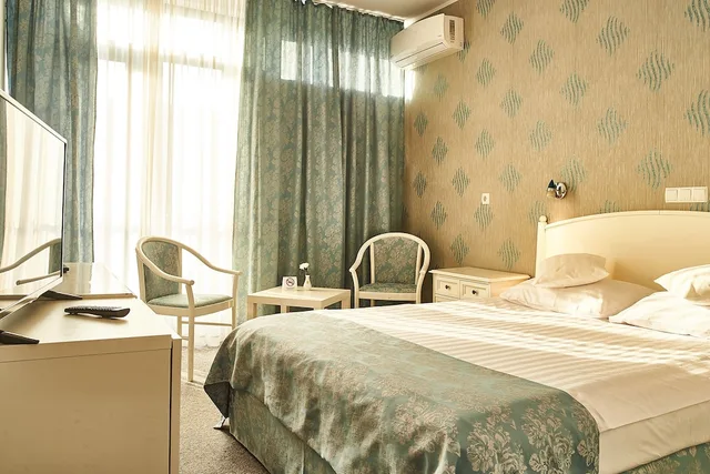 غرفة قياسية بسرير كوين، Continental Hotel 4/7