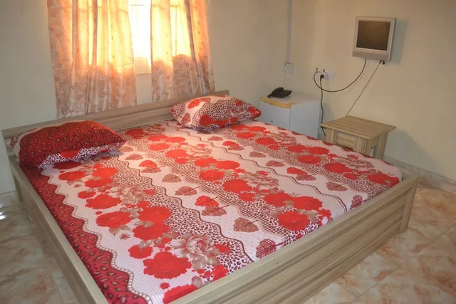 غرفة ديلوكس بسرير مزدوج، Kings Crown Hotel 2/2