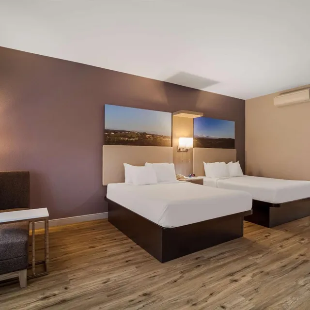 Room, King Bed, 2 Queen Beds, Freeway Side, Best Western Diamond Bar Hotel & Suites 2/4