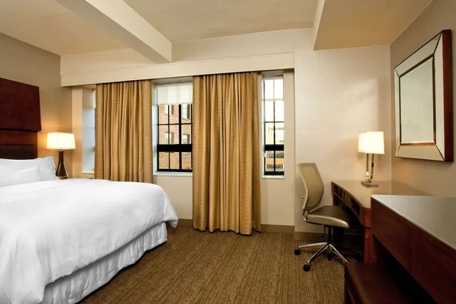 Room, King Bed, City View, The Westin Portland Harborview 5/8