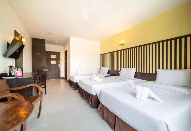 جناح سوبيريور، Sunday JA Plus Hotel 6/10
