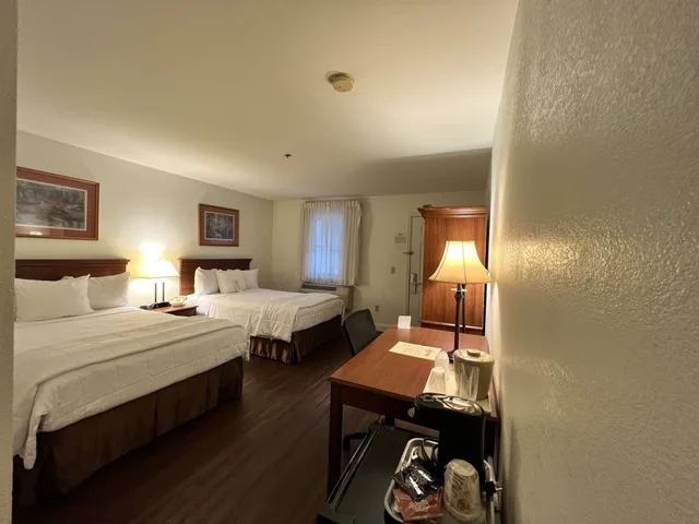 غرفة بسريرين مزدوجين يُسمح فيها بالحيوانات الأليفة في طابق منخفض، Inn at Cemetery Hill 3/8
