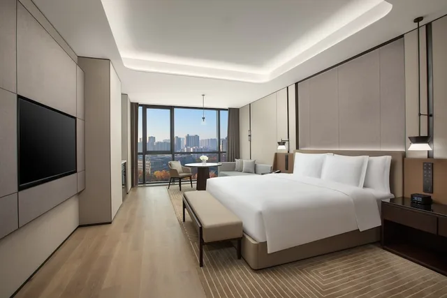 جناح بسرير كينج بغرفة نوم واحدة، Crowne Plaza Zhengzhou High Tech Zone an IHG Hotel 1/2