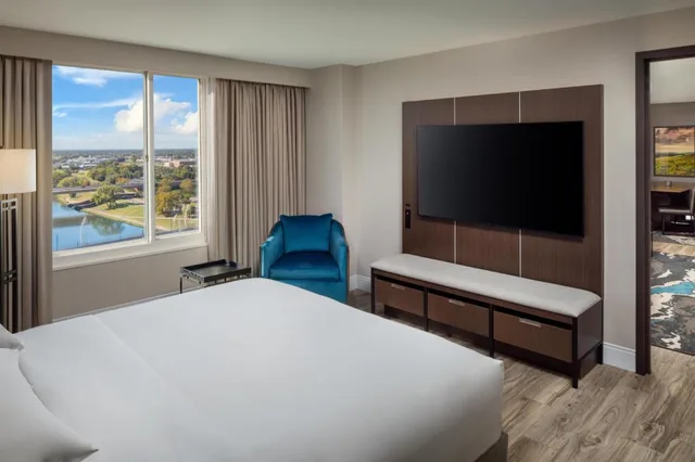 Vice President, Suite، Hyatt Regency Wichita 1/1