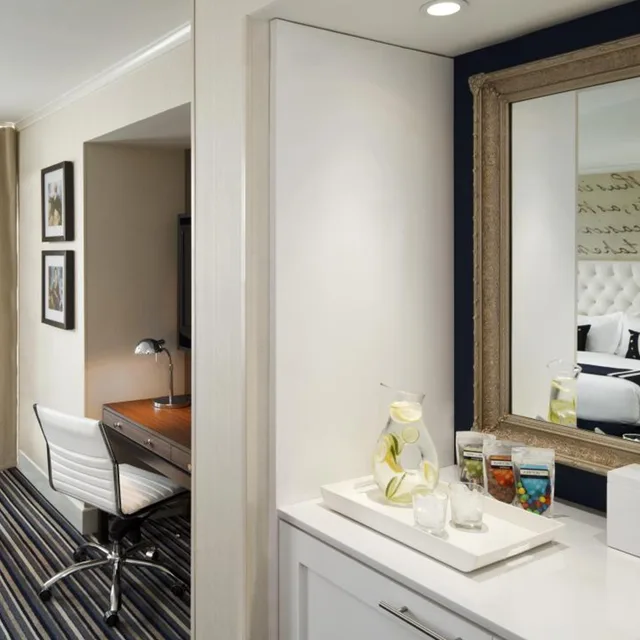 Essential, Queen Bed, Accessible، The Hotel George A Kimpton Hotel 1/3