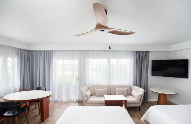 Room, 2 Double Beds, Ocean Front، Sheraton Fiji Golf and Beach Resort 3/4