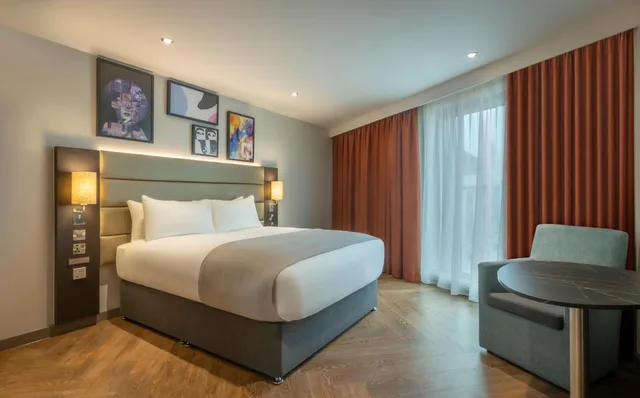Deluxe, Triple, 2 Double Beds, Maldron Hotel Finsbury Park 2/2