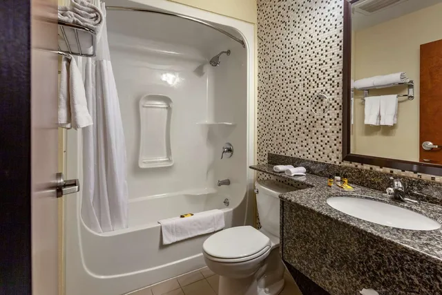 Room, 2 Queen Beds, Best Western Plus Woodstock Inn & Suites 4/4