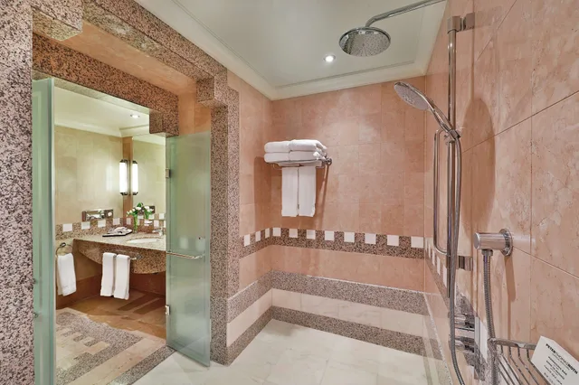 غرفة رئاسية بسريرين كينج، المدينة هيلتون(Madinah Hilton Hotel) 6/6