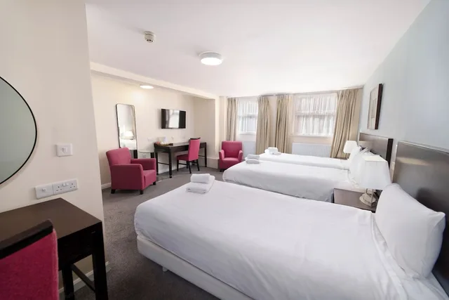 غرفة قياسية ثلاثية بثلاثة أسرّة، The Ivy Bush Royal Hotel 3/9