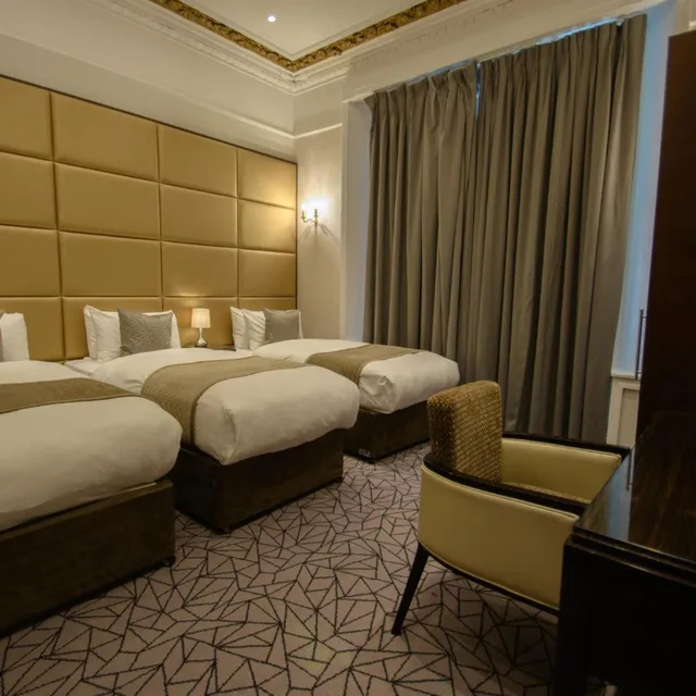 غرفة كلوب ثلاثية، Hyde Park International Hotel 3/10