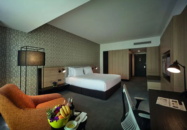 Deluxe room, G Hotel Gurney 3/3