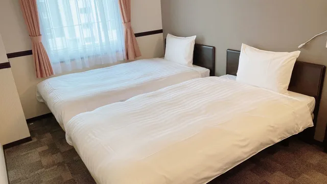 غرفة بسريرين منفصلين للمدخنين، Toyoko Inn Shin-osaka Higashi-mikuni Ekimae 3/6