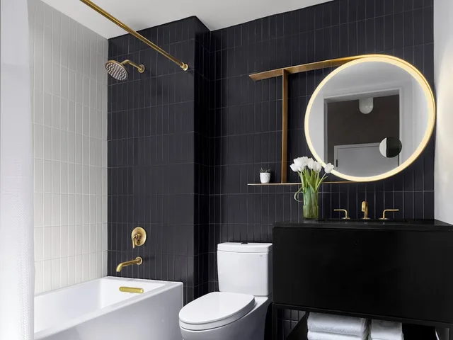 Standard, 2 Queen Beds, City View, Bath and Shower، Yours Truly Dc 3/5