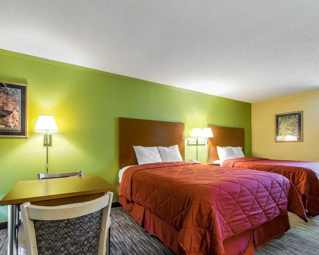 غرفة بسريرين كوين للمدخنين، Econo Lodge Franklin South KY 10/10