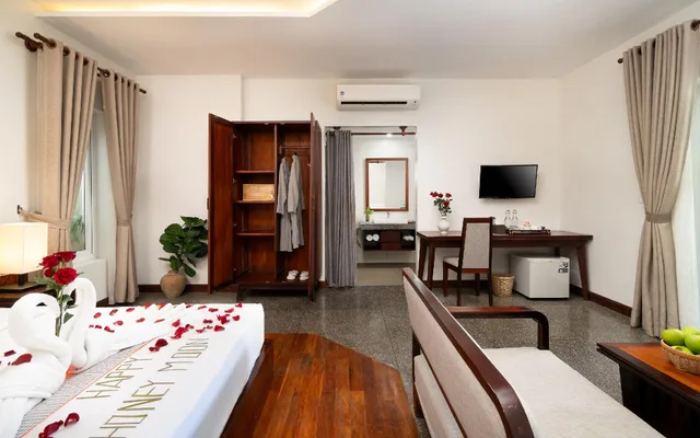 جناح شهر العسل بسرير كينج بشرفة، Indra Angkor Residence 1/1