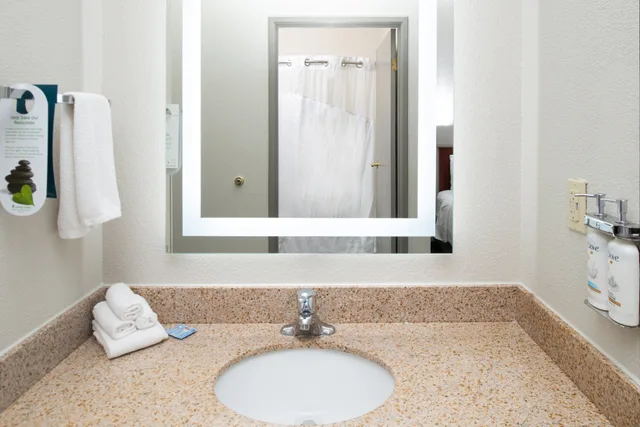 Room, 2 Queen Beds, Holiday Inn Express Hotel And Suites Farmington Bloomfield 6/6