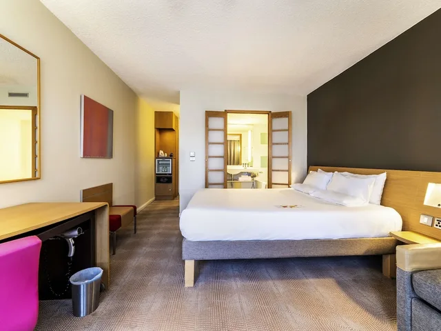 غرفة سوبيريور بسرير كوين مع أريكة، Novotel Southampton 4/10