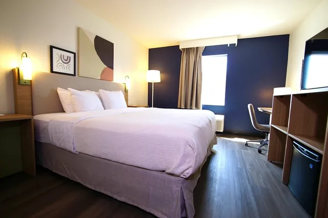 غرفة بسرير كينج لذوي الإعاقة، Quality Inn & Suites Georgetown - Seaford 2/4