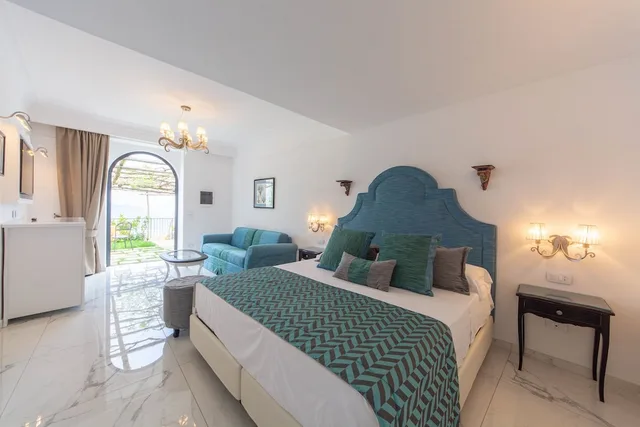 جناح جونيور بسرير مزدوج بإطلالة على البحر بشرفة، Villa Amore 3/4