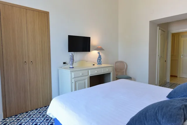 غرفة بانورامية بسرير مزدوج بإطلالة على البحر بشرفة، Garden Riviera 5/9