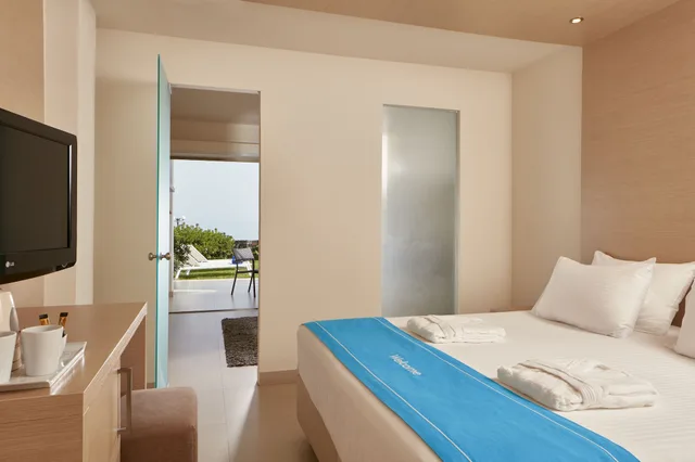 Casual, Junior, 3 Beds, The GDM Island Hotel - Adults Only 2/4