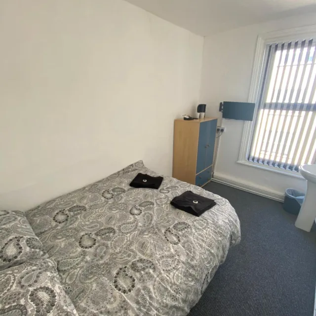 Room, Double Bed, Private Bathroom, Honley Hotel 1/3