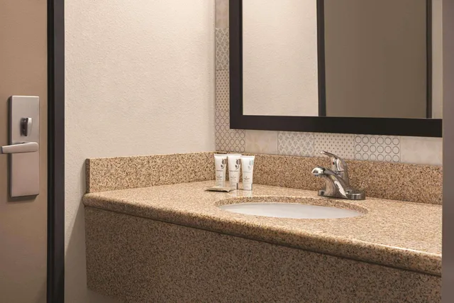 جناح بسرير كينج، Country Inn & Suites by Radisson, Dunn I-95 3/4