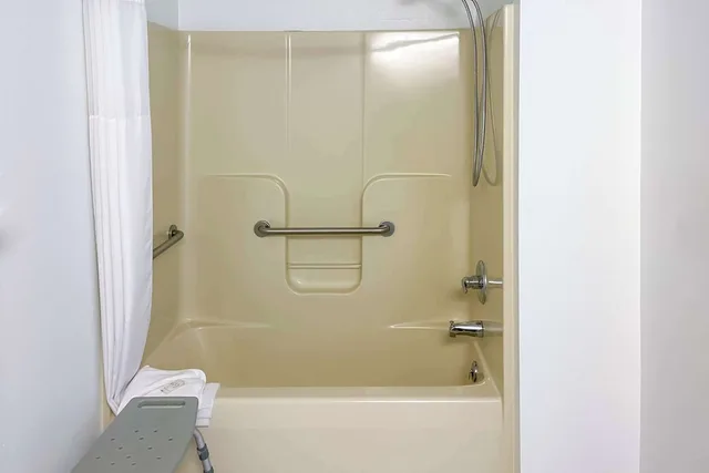 غرفة بسرير مزدوج لذوي الإعاقة، Quality Inn & Suites Georgetown - Seaford 7/8