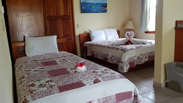 غرفة ثلاثية، Royal Caribbean Resort 2/7