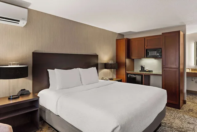 جناح بسرير كينج مع أريكة، Wingate by Wyndham South Bend/Notre Dame 1/4