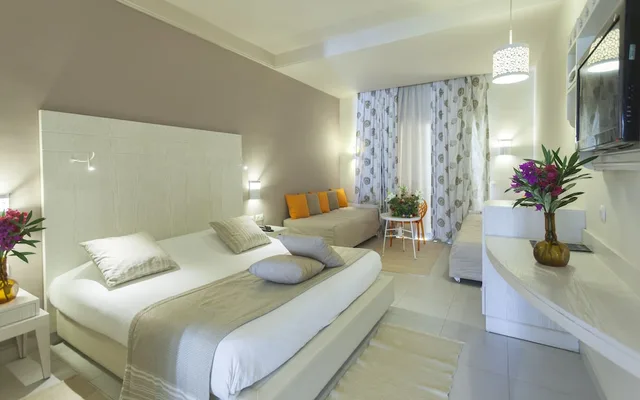 غرفة عائلية ثلاثية بسريرين منفصلين بإطلالة على الحديقة بغرفة نوم واحدة، Seabel Rym Beach 1/2