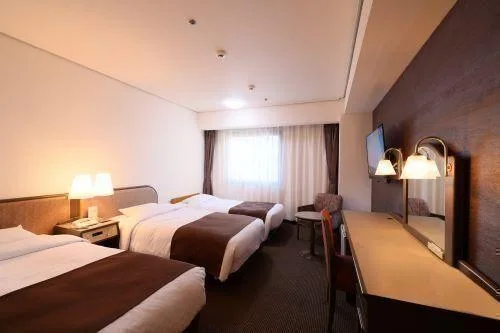غرفة ثلاثية بثلاثة أسرّة للمدخنين، Hotel Sunroute Aomori 1/1