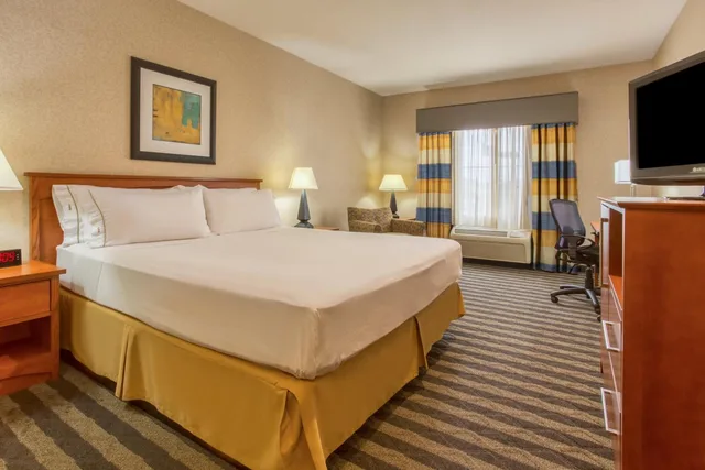 Xtra Space, Standard, King Bed، Holiday Inn Express Hotel and Suites Manteca City Center 3/8