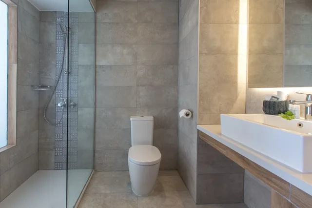 Family Suite - Junior-Terrace-Side Sea View، Lordos Beach Hotel and Spa 2/2