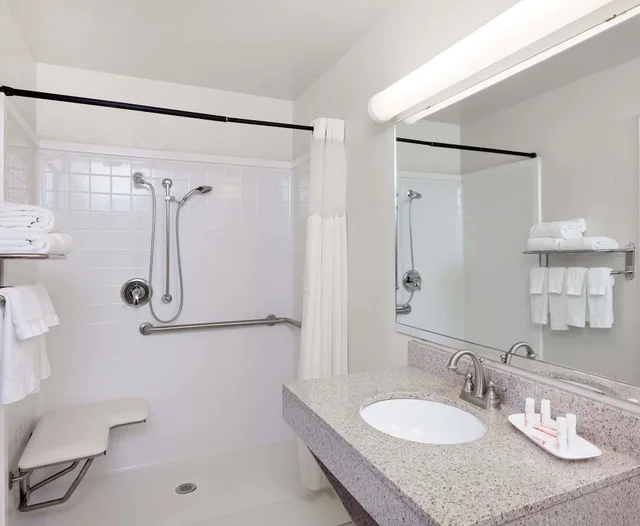 غرفة بسرير كينج لذوي الإعاقة، Days Inn by Wyndham San Angelo 7/8