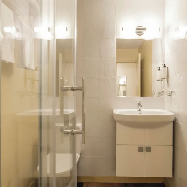 Adjoining, Family, Double and Twin Beds, Hotel Gambetta 9/10