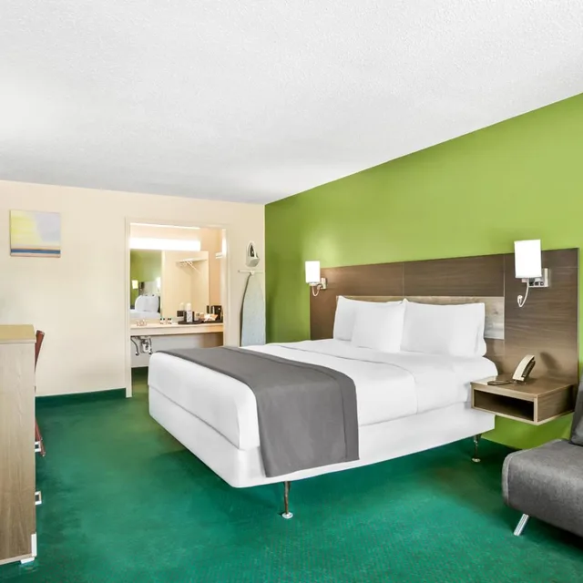 غرفة بسرير كينج للمدخنين، Americas Best Value Inn Rome 4/5