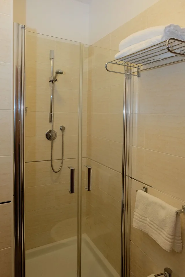 غرفة كومفورت بسريرين منفصلين بإطلالة جزئية على البحر، Hotel Orizzonte 4/4