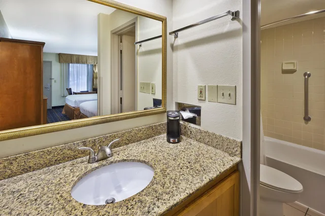غرفة قياسية بسرير مزدوج، Best Western Dulles Airport Inn 6/6